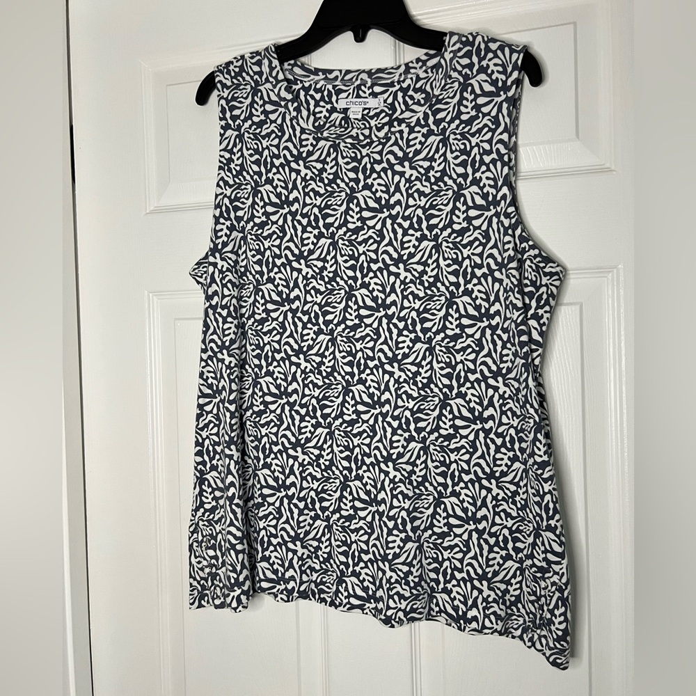 Chico's Gray and White Leaf Print Tank Top